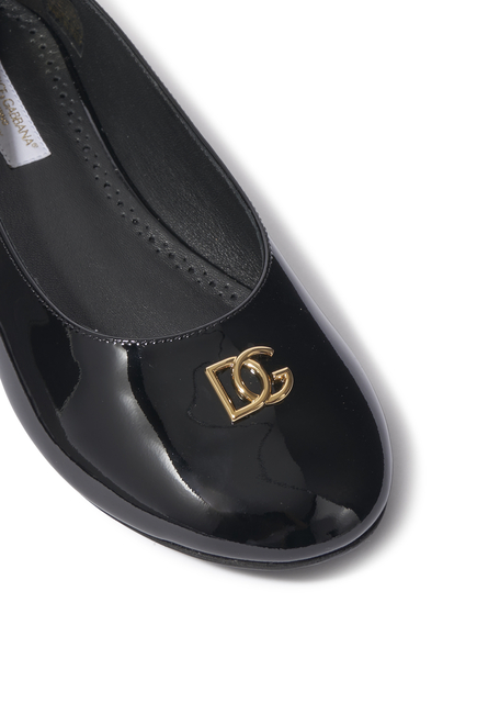 حذاء باليرينا كلاسيكي بشعار الماركة بلون ذهبي للأطفال